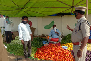 meaurments and weights officers raids on krishna dst challapalli rythu market