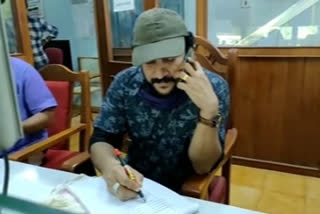 Santhosh Keezhattoor, an activist at the Kovid 19 Call Center  സന്തോഷ് കീഴാറ്റൂര്‍  കൊവിഡ് 19 കണ്ണൂര്‍ വാര്‍ത്തകള്‍  Santhosh Keezhattoornews  Santhosh Keezhattoor