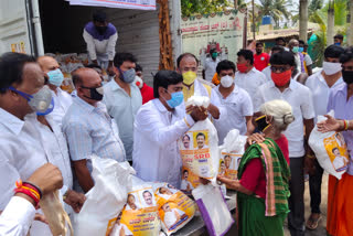 Distribution of food kit by SRB Trust