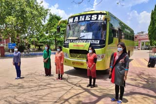 17-sri-lankan-students-leave-for-home-from-raipur