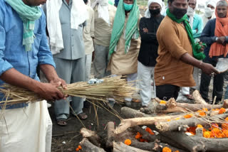 नम आंखों से दी गई कॉन्स्टेबल शशिकांत को अंतिम विदाई.