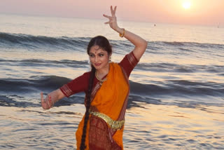 Gracy Singh reminisces 'enchanting' dancing on beach experience