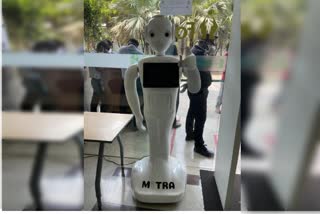 the-robot-is-being-used-to-test-the-covid-19-in-the-hospital