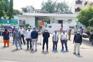 cleaning workers of district hospital noida sector-30 not getting ppe kit complaint CMS