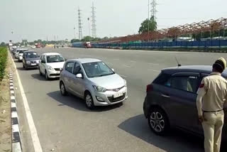 huge rush on gurugram-delhi border due to haryana police strictness