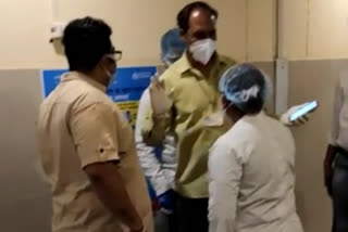 नर्सिंगकर्मी की लड़ाई वायरल, Nursing worker fight viral