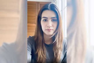 kriti recites poem on increasing domestic violence in lock down will become emotional