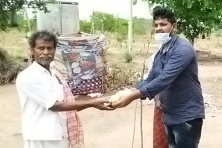 Young people  distributed food to the poor in kadapa district