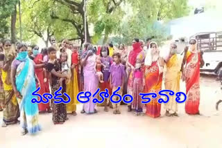 migrant-workers-protest-at-kamalapuram-police-station-for-food