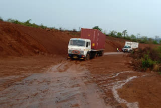 Unseasonal rain in ratnagiri parshuram ghat, mumbai-goa highway blocked