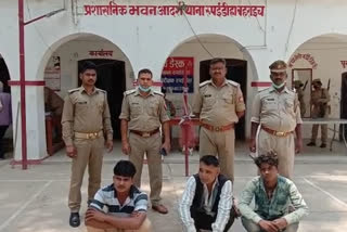 पुलिस मुठभेड़ में तीन गो तस्कर गिरफ्तार.