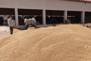 farmers-are-afraid-to-go-market-yard-due-to-covid-19