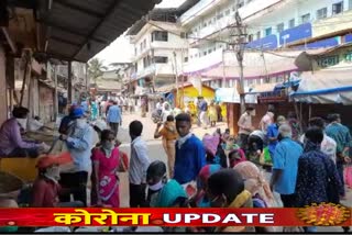 Citizens not follow social distancing rules in market at kudal sindhudurg