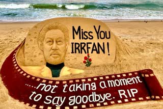 International Sand Artist sudarshan patnaik pays tribute to #Irrfan khan