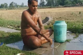 गोबर से स्नान करते घनश्याम बिलास.