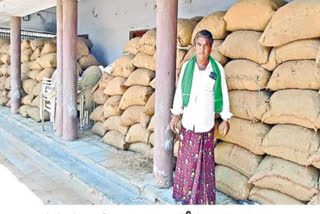 jagtial farmers storing their grains in home