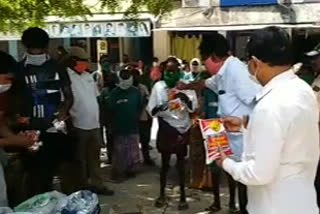 vegetables and oil packets are distributing to poor in different places of naidupeta