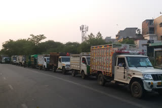 Strict adherence to social distance in Okhla vegetable market