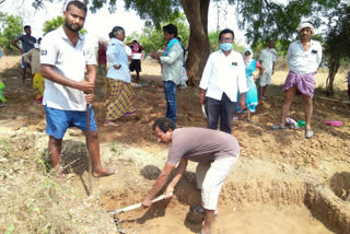 ఉపాధిహామీ పనుల్లో సాఫ్ట్​వేర్​ ఇంజినీర్​