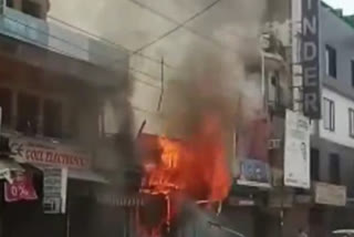 fire broke out at electronics shop at bajariya in ghazibad during lockdown