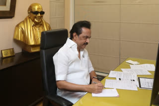 DMK in Tamil Nadu  DMK urges Centre, TN govt to announce further course on lockdown  M K Stalin  announce further course of action on lockdown  Tamil Nadu  എം.കെ സ്റ്റാലിൻ  ഡിഎംകെ പ്രസിഡന്‍റ്  ലോക്ക് ഡൗൺ  കൊവിഡ്  കൊറോണ വൈറസ്  തമിഴ്‌നാട്