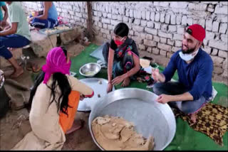 Palwal Former MLA Subhash Chaudhary is providing food to poor