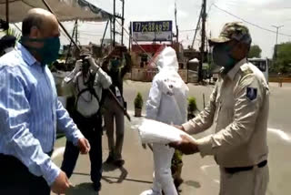 ig-distributes-ppe-kit-to-police-and-safety-committee-in-indore