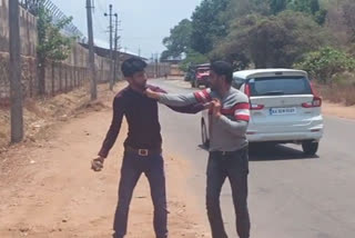 Fight Between Lorry Drivers in Karwar