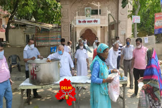 shiv shakti sanatan mandir samiti distribute bhandara in rohini during lockdown in delhi