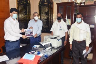 Simfer handed over equipment for Corona virus to DC in dhanbad