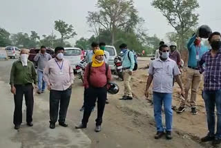 Police stopped bank and railway personnel coming from Bokaro district