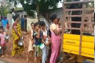 food distributed by maatrubhumi foundation in rajamahendravaram