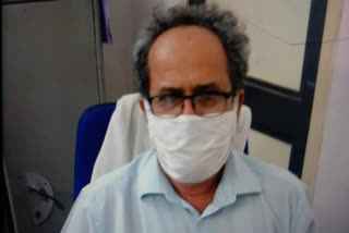 health inspector  of raipur railway Subhashish caught red handed in raipur