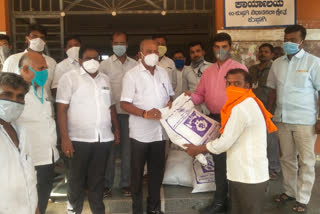 MP karadi Sanganna distributes groceries to temple priests