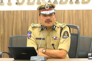 Hyderabad Police Commissioner Distributes Water bottles For Police Staff