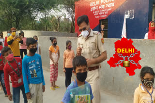 Police team distributed stationery to children in Govindpuri at delhi