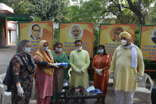 BJP will distribute sanitary pads to women in Delhi