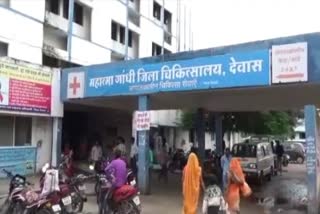 Patient died due to falling from bed in Dewas District Hospital