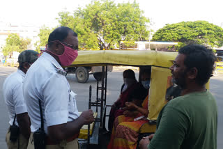 Traffic police detained 33 Auto Riksha in Bellary