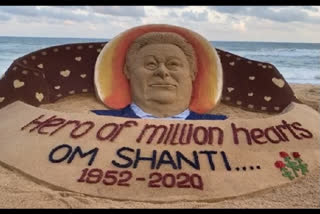 International sand artist pays tribute to Rishi kapoor