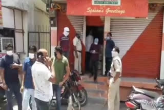 raid-action-on-gutkha-shops-in-mahasamund