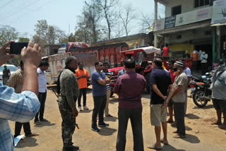 sp shailesh balakawade  meet people in bhamragad