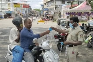 മാസ്ക്കില്ലാത്തവർ  മാസ്ക്ക്  ബോധവത്ക്കരണം  ഭൂരിഭാഗം  പിഴ  പൊലീസ്  police  awareness  പൊലീസ്