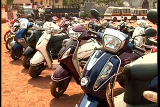 vheicle seized by police during lockdown in ratnagiri