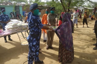 जयपुर न्यूज, जयपुर में CRPF ने बांटा राशन, jaipur news, CRPF distribute ration in jaipur