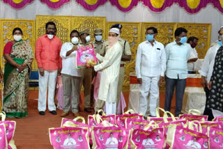 MLA ARURI RAMESH DISTRIBUTED GROCERIES TO POOR