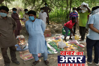 Private institution distributing food to Pakistani Hindu refugees in lockdown at delhi