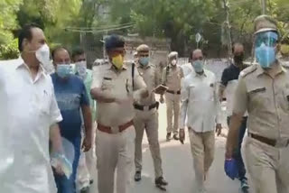 Delhi Police welcomes at Motia Khan DDA Complex