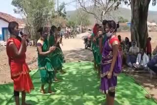 corona-virus-girl-students-aware-villagers-in-dindori