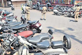 Hyderabad polices take serious action who are  violating the lockdown rules